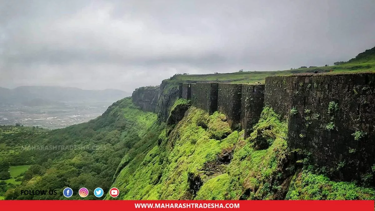 You can go for easy trekking to some forts in Maharashtra