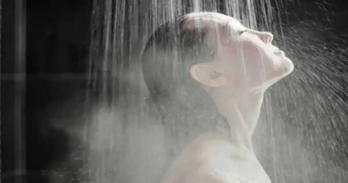 Hot Water Bath | गरम पाण्याने अंघोळ करणे ठरू शकते धोकादायक, होऊ शकतात 'हे' दुष्परिणाम
