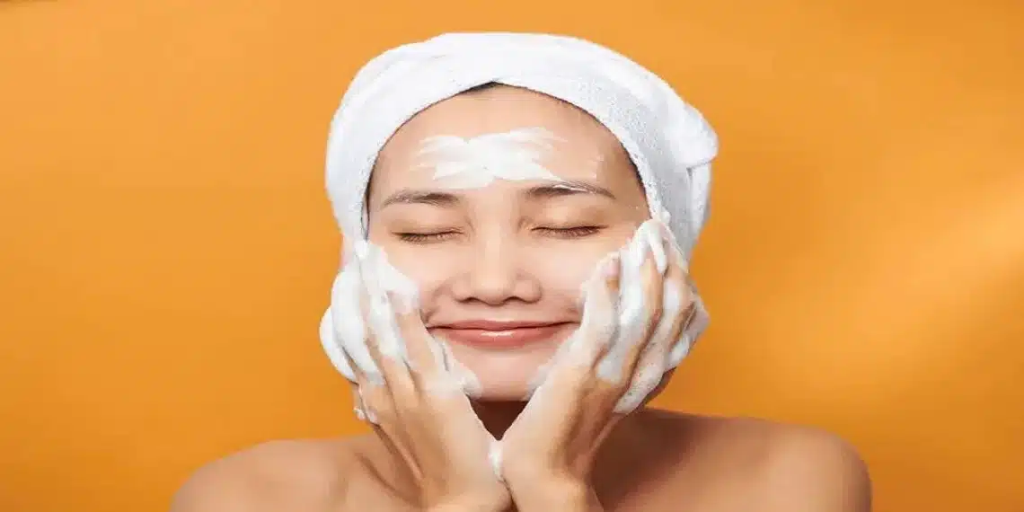 Skin Care Tips | चेहऱ्याला नियमित साबण लावल्याने होऊ शकतात 'हे' तोटे