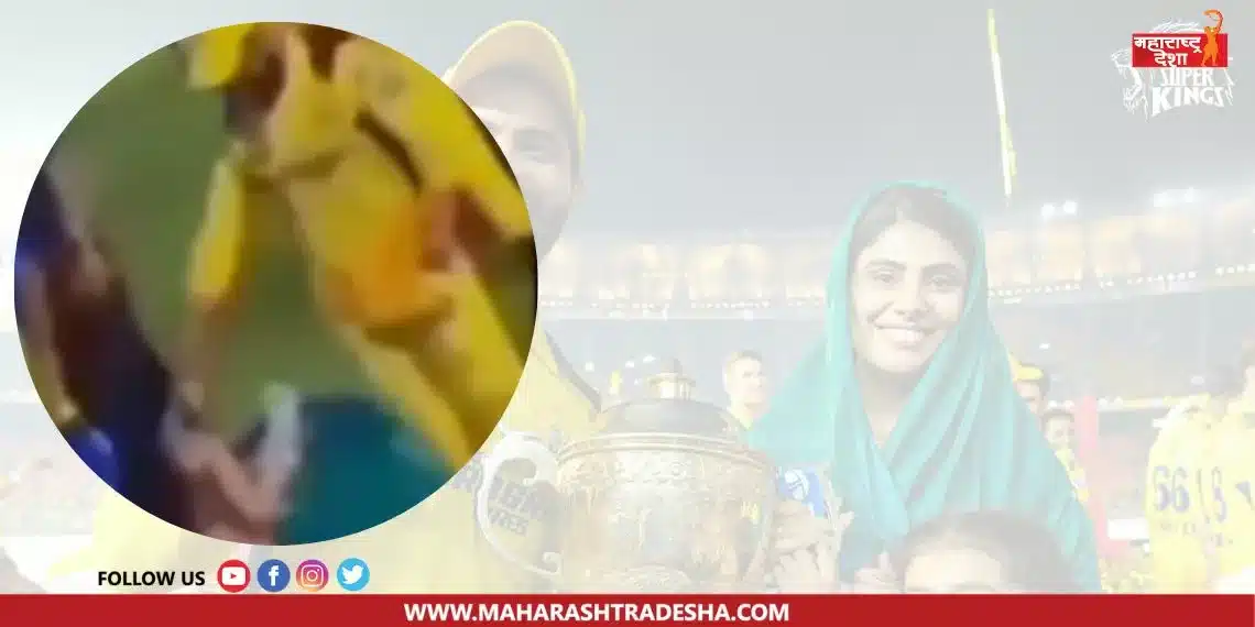 Ravindra Jadeja हृदयस्पर्शी! रवींद्र जडेजाच्या पत्नीने भर मैदानात पायाला स्पर्श करून घेतले जडेजाचे आशीर्वाद, पाहा VIDEO