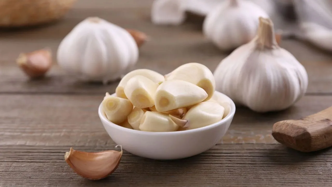 Garlic benefits | You can now consume garlic to reduce the problem of cholesterol in the body. Garlic is also very beneficial for other diseases.