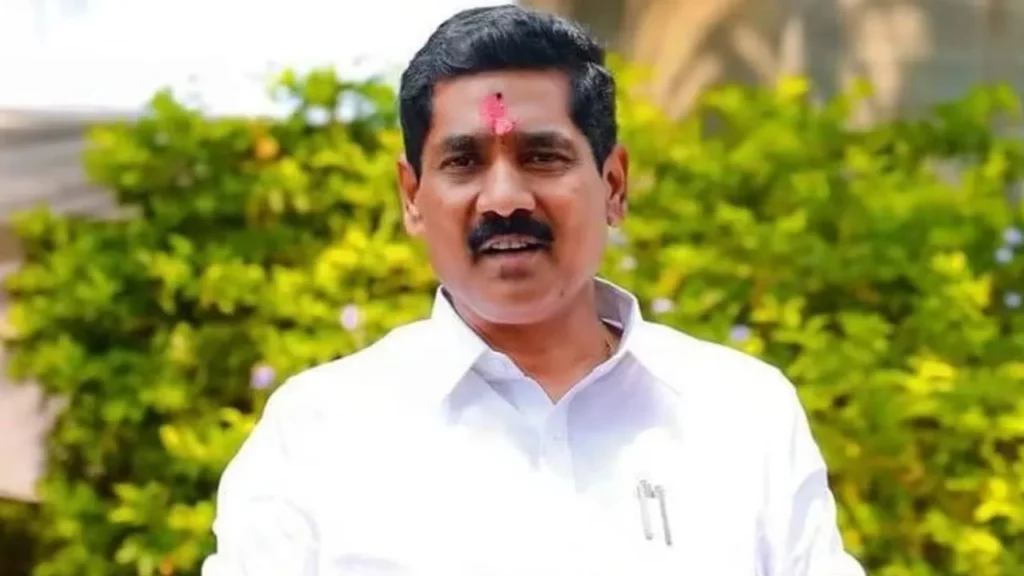 Walmik Karad Surrender to CID । मग तेव्हाच शरण का नाही गेले? खासदार सोनावणेंचा सवाल