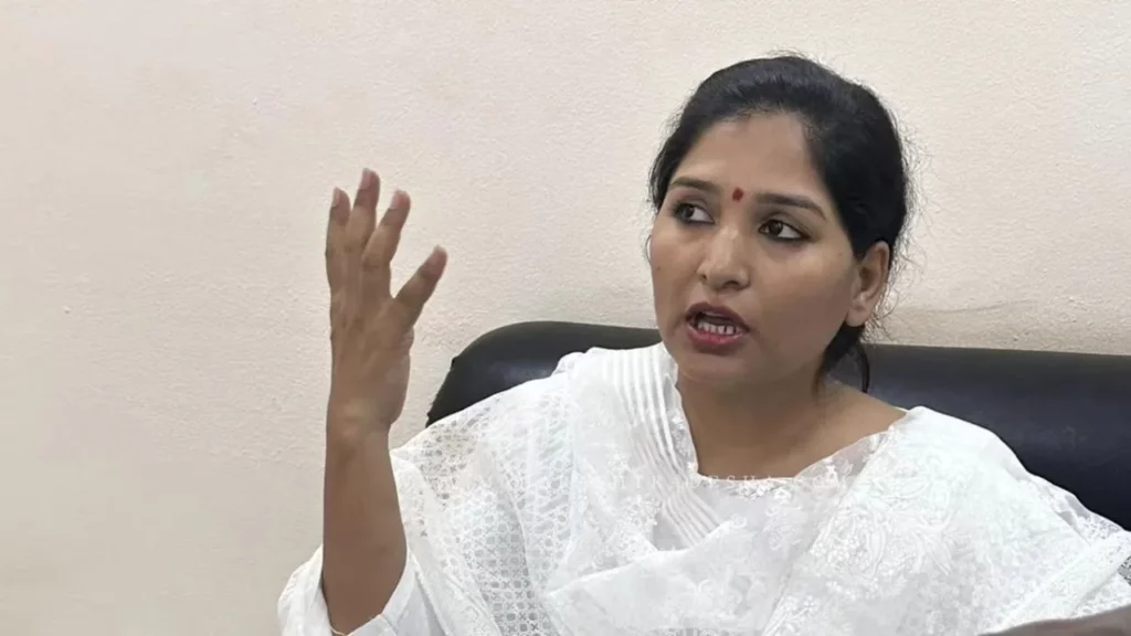 Suresh Dhas । "करुणा मुंडेंच्या वाहनात शस्त्र ठेवणारी 'ती' व्यक्ती कोण?"; बड्या नेत्याने केला खळबळजनक खुलासा