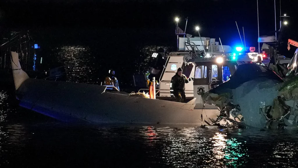 Washington DC Plane Crash american airlines collided with a military helicopter