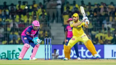 Csk vs rr : सामना दिल्लीतील हवामान आणि खेळपट्टी अहवाल No rain is expected in delhi for csk vs rr. Pitch likely to be slow, but short boundaries may help batters. Dew factor might influence the toss decision.