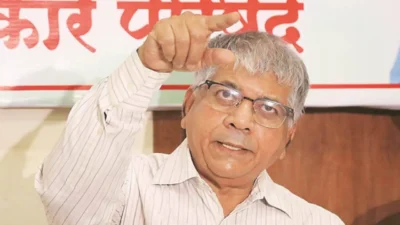दहशतवाद्यांचा ठावठिकाणा नाही, तरी विजय जल्लोष का? प्रकाश आंबेडकरांचा मोदींना थेट सवाल Prakash ambedkar questions pm modi: “where are the terrorists behind the pahalgam attack? ” while amit thackeray appeals to avoid celebrations until the war outcome is clear.