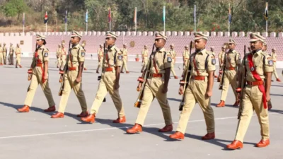Psi भरती वयोमर्यादेचा तिढा कायम; मुख्यमंत्र्यांनी भेट नाकारल्याने विद्यार्थी आक्रमक, परीक्षेवर अनिश्चिततेचे सावट Maharashtra reshuffles 51 ips officers; major changes in pune, mumbai police. | mpsc psi exam 2025
