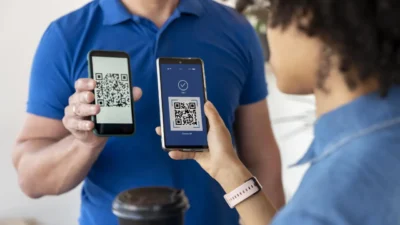 राज्यातील पतसंस्थांची qr कोड सेवा बंद; रिझर्व्ह बँकेच्या निर्णयाने ग्राहकांना मोठा फटका Maharashtra co-op banks' qr code service halted by rbi over kyc issues.