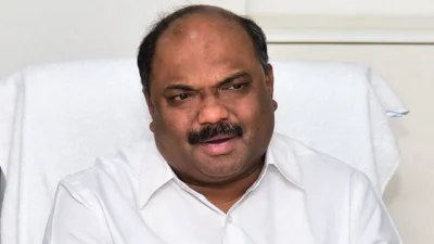 गृहराज्यमंत्र्यांच्या आईच्या नावे डान्सबार; अनिल परबांचा खळबळजनक आरोप, २२ बारबाला ताब्यात Anil parab alleges maharashtra home minister yogesh kadam