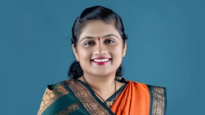 Pune bjp candidate pooja jadhav withdraws nomination: cries in press meet poja more