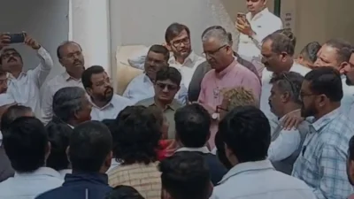 Big drama in nashik bjp! Angry workers gherao city president sunil kedar over ticket distribution issues.