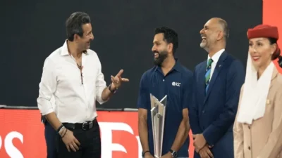 Ind vs pak : एकीकडे 'नो हँडशेक', तर दुसरीकडे रोहितने काय केलं? वसीम अक्रमला पाहताच..... Rohit sharma hugs wasim akram: हँडशेकवरून वाद, पण रोहितची 'ती' कृती चर्चेत