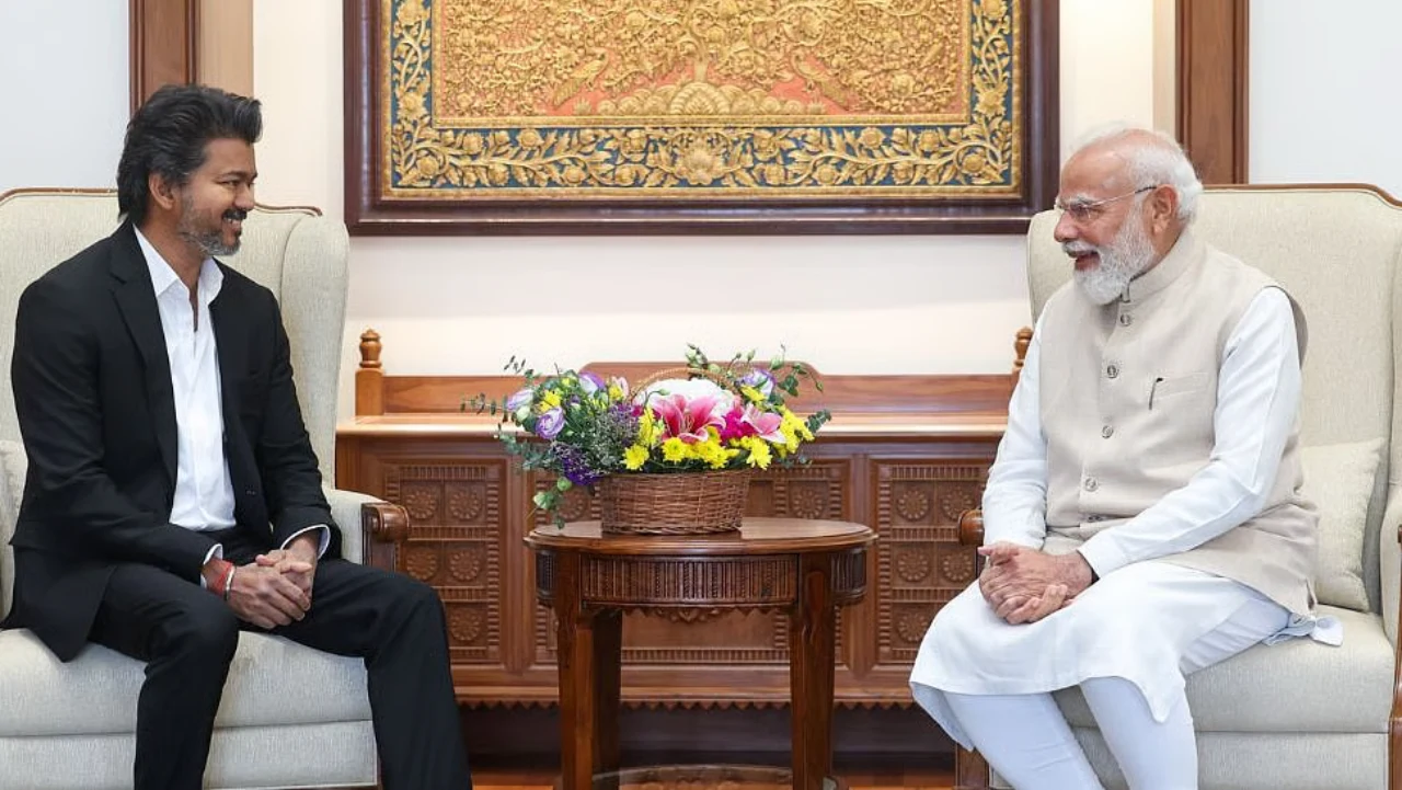 CM Thalapathy Vijay Meet PM Modi: मोदी-विजय भेटीने खळबळ