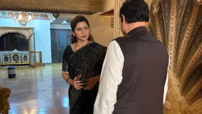 Deepali sayed first look - actress deepali sayed playing rupali chakankar in marathi movie.