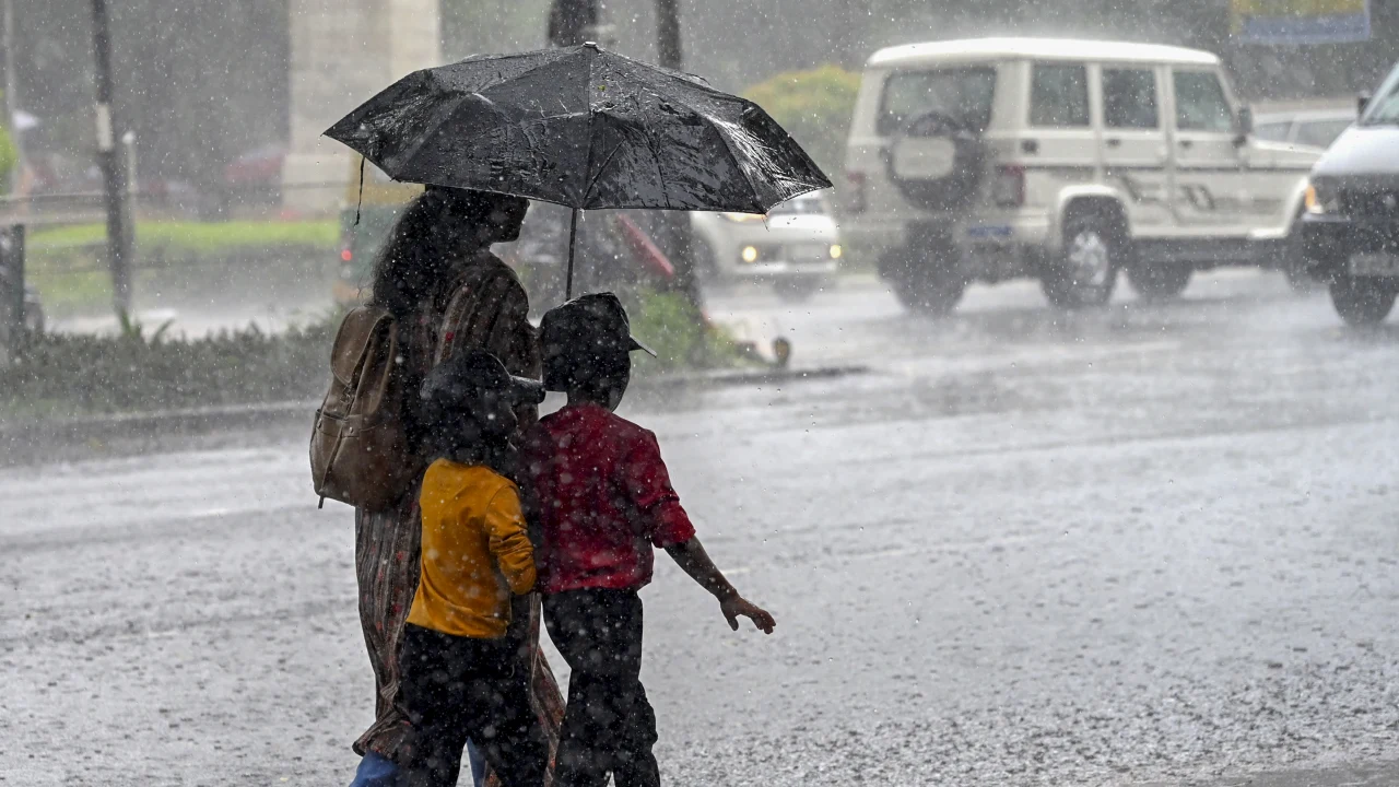 Panjabrao Dakh monsoon forecast heavy rain alert in 17 districts of Maharashtra