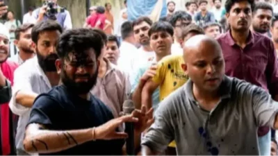 जंतर-मंतरवर अभिजित दिपकेंवर शाईफेक; '500 रुपयांत गुंड घुसवले' असा गंभीर आरोप Abhijit dipke