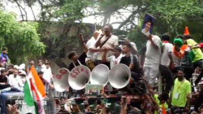 हातात संविधान आणि थेट ट्रकवर; प्रकाश राज यांनी दिल्ली का दणाणून सोडली? Prakash raj cjp protest giving speech from truck roof with constitution