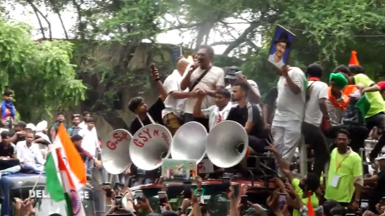Prakash Raj CJP Protest giving speech from truck roof with constitution