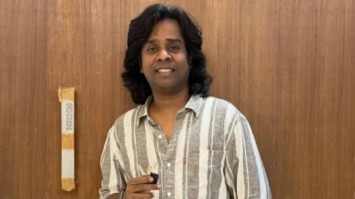गौरव मोरेच्या घरी अचानक पोहोचला 'कॉमेडीचा बाप'; अभिनेत्याची पोस्ट पाहून सेलिब्रिटीही झाले थक्क! Gaurav more news - johnny lever visits marathi actor gaurav more at his new home.