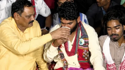 Adivasi students protest meeting with cm fadnavis