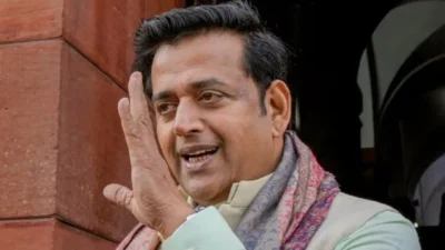 'आजही 7 स्टार हॉटेलमध्ये खिचडीच खातो'; रवि किशन यांनी सांगितली गरिबीची कहाणी, नेटकऱ्यांनी उडवली खिल्ली Ravi kishan trolled - netizens troll ravi kishan over his 7 star hotel khichdi statement.