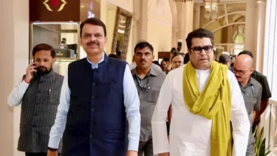 Raj thackeray meets cm fadnavis at varsha