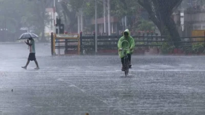 महाराष्ट्रावर पुन्हा पावसाचं संकट; 13 जिल्ह्यांना अलर्ट, जोरदार वाऱ्यासह पावसाचा अंदाज Heavy rain alert in maharashtra