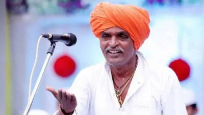 Indurikar maharaj speaking at a kirtan