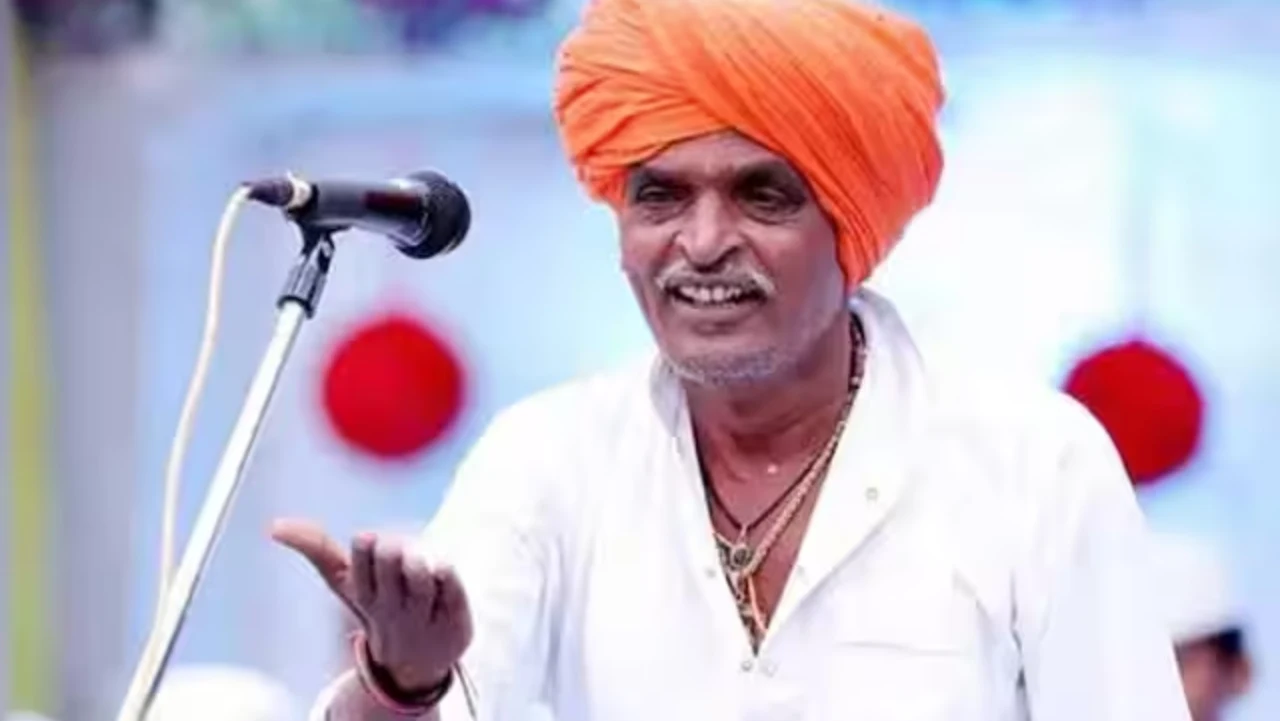 Indurikar Maharaj speaking about politicians during kirtan in Madha