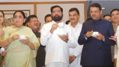 Cm devendra fadnavis holding a meeting