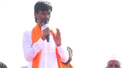 Manoj jarange patil addressing the crowd during dussehra gathering