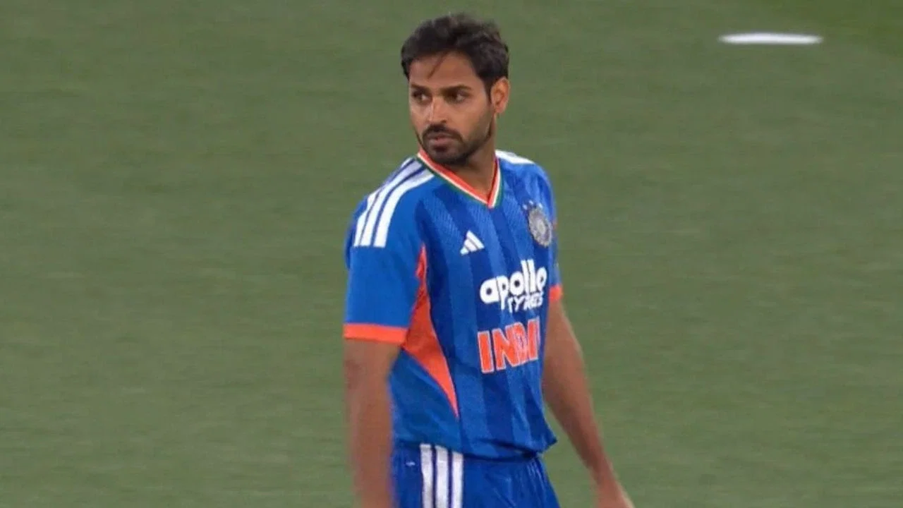 Bhuvneshwar Kumar bowling in T20I match for India
