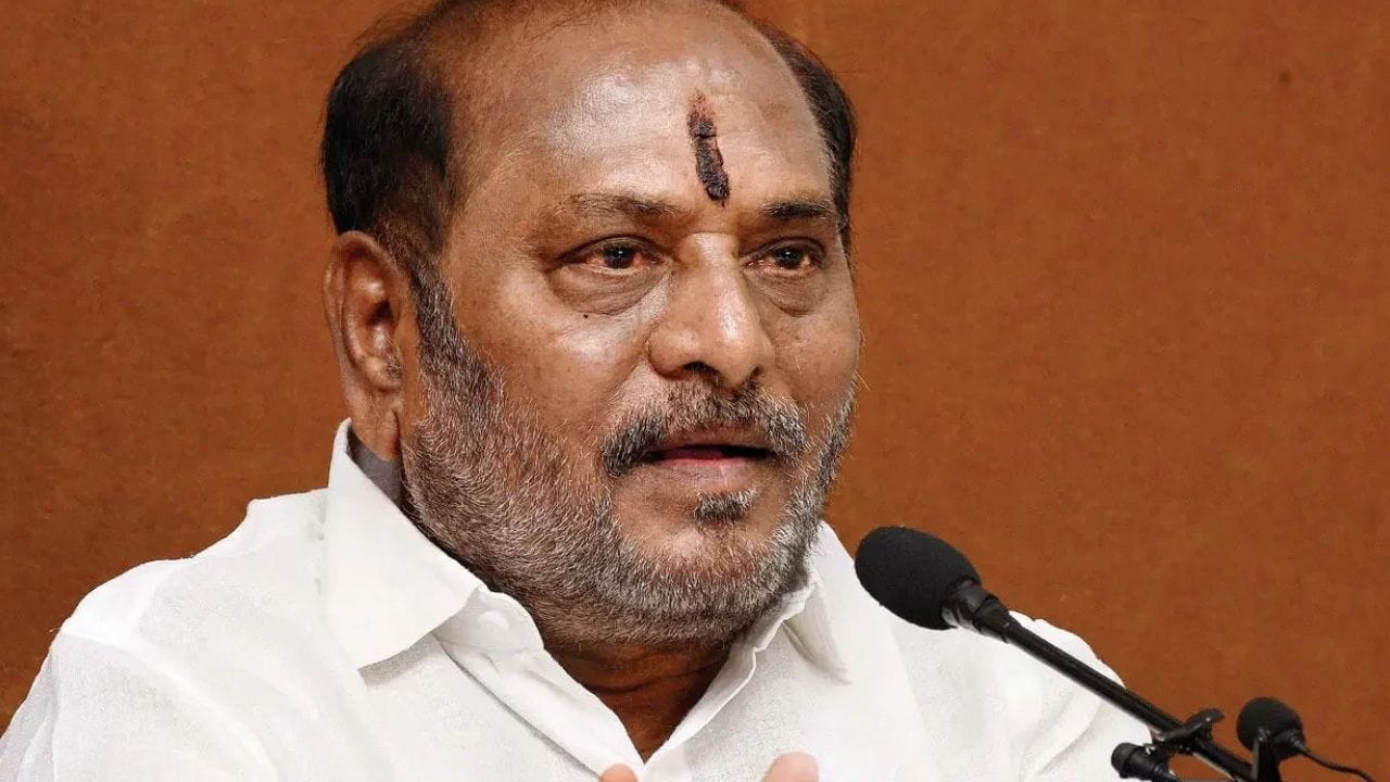 Ramdas Kadam speaking at a press conference regarding BJP and Eknath Shinde